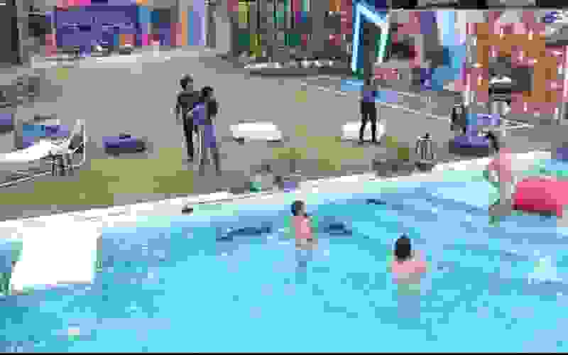 Gil abaixa a cueca após pular na piscina ao vivo na Globo