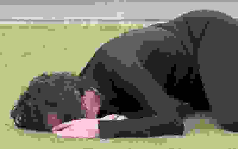 Alane chora no gramado após desistir da Prova do Finalista de Resistência do BBB 24